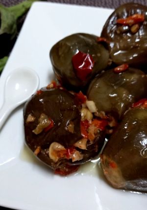 صورة لوصفة مكدوس الباذنجان بزيت الزيتون