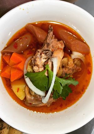 Hình của món Gà nấu La Gu.