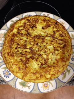 Una foto de Tortilla de patata, cebolla y calabacín