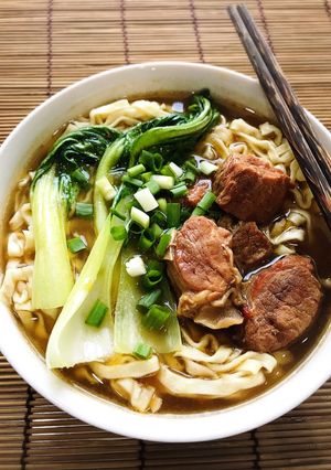 Hình của món Mì bò Đài Loan.