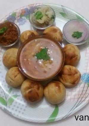 A picture of Litti chokha.