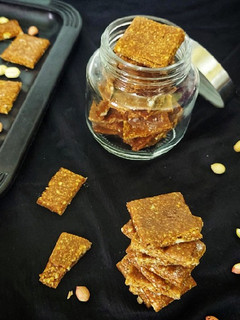 பொடித்த வேர்கடலை மிட்டாய்(peanut chikki recipe in tamil) செய்முறை முக்கிய புகைப்படம்