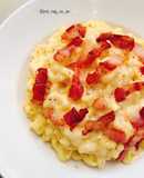 Mỳ sốt kem và thịt nguội bacon