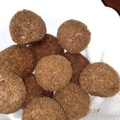 A picture of Arrow root balls.