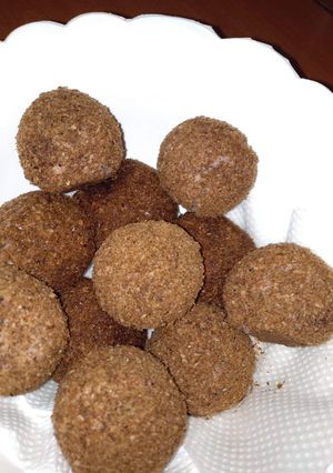 A picture of Arrow root balls.