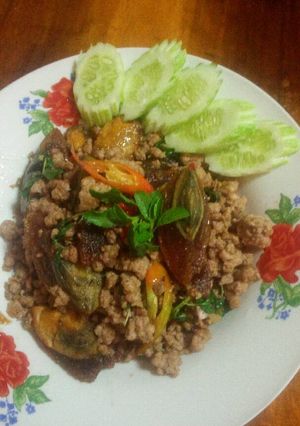 รูปของ ผัดกระเพราไข่เยี่ยวม้า