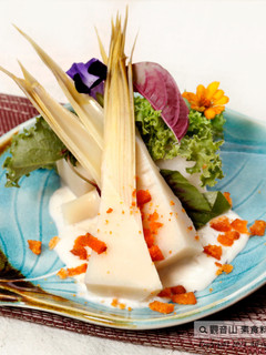Vegan創意蔬食🌿綠竹筍佐烏于子醬(全素)｜觀音山薈供品捐贈｜愛心公益廣結善緣 的食譜成品照片