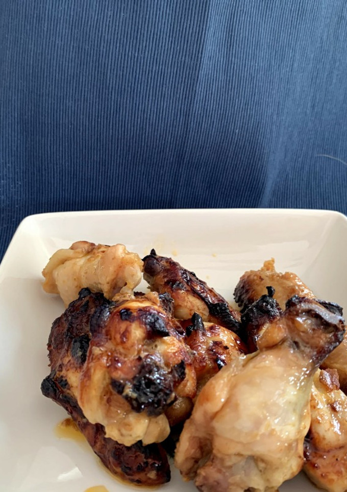 Una foto de Alitas de pollo con miel y pimentón