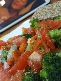 Una foto de Brócoli con tomate 🌱🍅