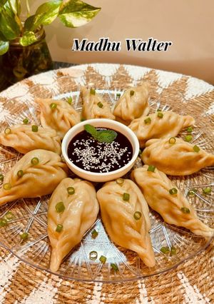 स्टिम्ड मोमोज़ (Steamed Momos) रेसिपी मुख्य फोटो