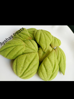 A picture of Leaf cookies.
