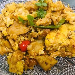 A picture of Gobi Aalo.