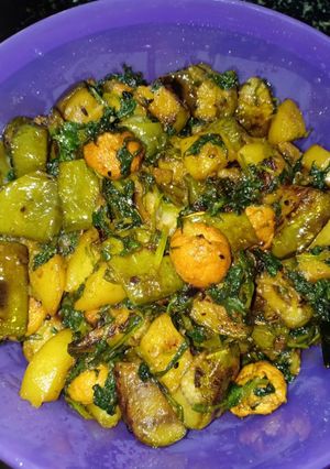 A picture of Spinach mix veg stir fry.