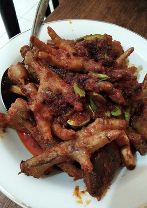 Foto resep Ceker ayam puedesss with petai