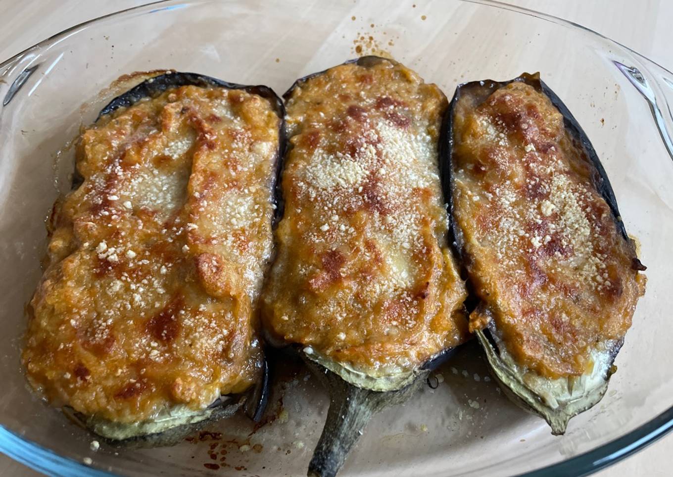 Berenjenas rellenas de parmesano y mozzarella con Mambo