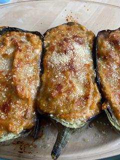 Una foto de Berenjenas rellenas de parmesano y mozzarella con Mambo