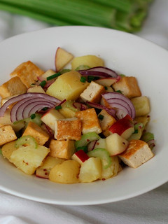Una foto de Ensalada de Patata, Manzana y Apio