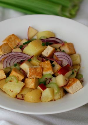 Una foto de Ensalada de Patata, Manzana y Apio