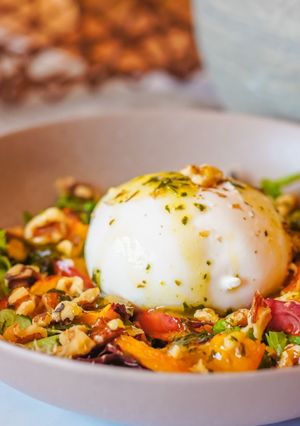 Foto principal de Ensalada de burrata y melocotón