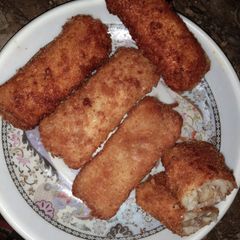 A picture of Chicken bread rolls.
