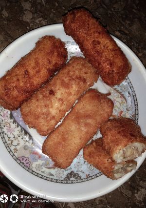A picture of Chicken bread rolls.