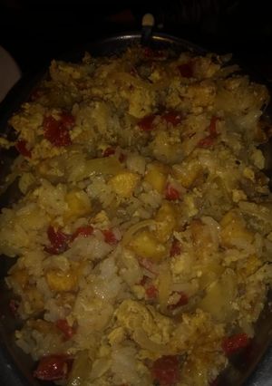 Una foto de Revuelto de verduras, huevo y arroz ! Fácil, rico y saludable 👏