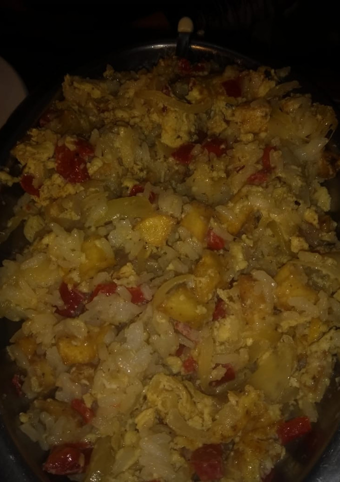 Una foto de Revuelto de verduras, huevo y arroz ! Fácil, rico y saludable 👏