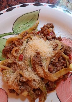Una foto de "Fideos" de zucchini con tuco