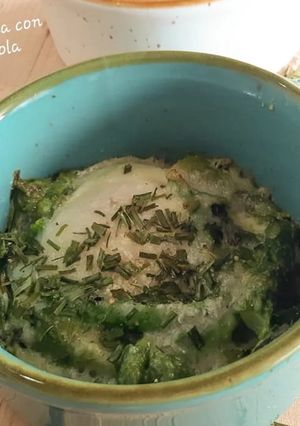 Foto di Cocotte di uova e asparagi o di uova e pomodorini