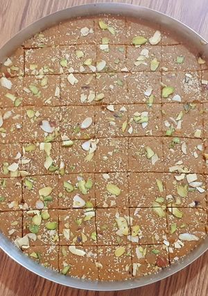 કાટલું (Katlu Recipe In Gujarati) રેસીપી મુખ્ય ફોટો