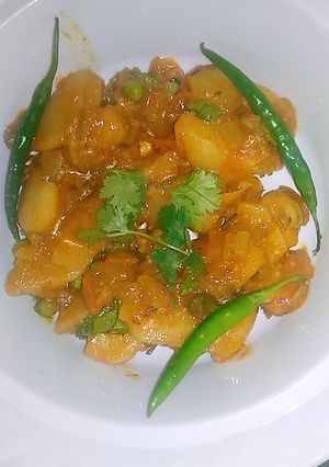 A picture of Aloo matar.