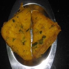 A picture of Bred pakora/potato Bred pakora. tody iftaar special.