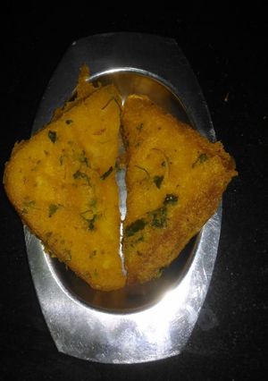 A picture of Bred pakora/potato Bred pakora. tody iftaar special.