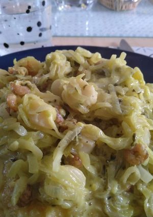 Une photo de Crevettes grises et pétoncles aux salicornes