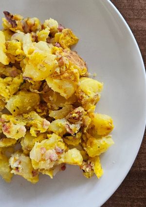 Szalonnás-tojásos krumpli 🥓🥚🥔 recept fotója