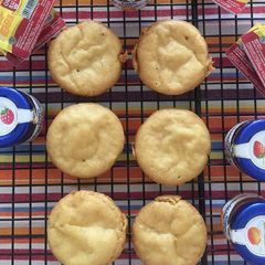 A picture of Mayonnaise Diner Rolls.