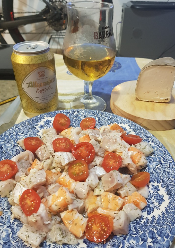 Una foto de Ceviche de lubina y langostinos