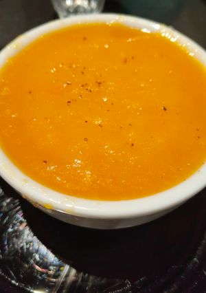 Une photo de Velouté carottes pommes de terre et radis roses