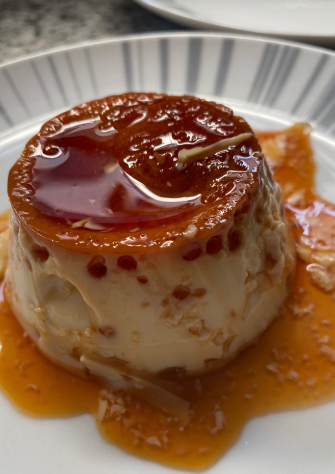 Una foto de Flan de huevo de toda la vida!