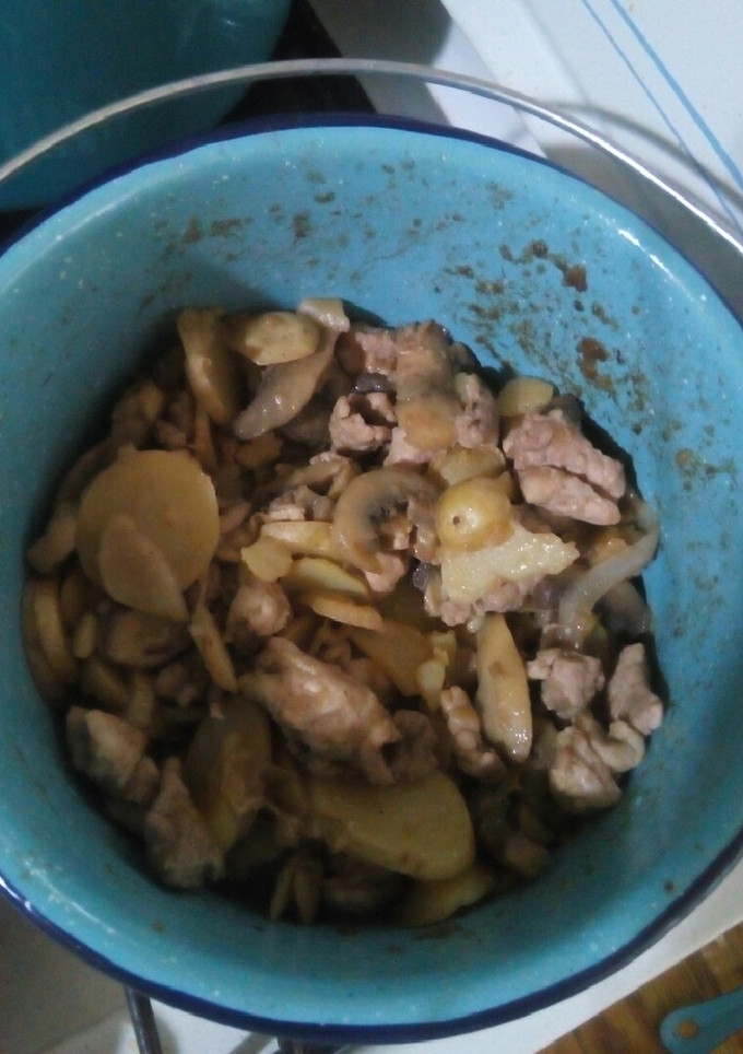 Una foto de Champipapas con bistec