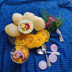 A picture of Belwa kachori.