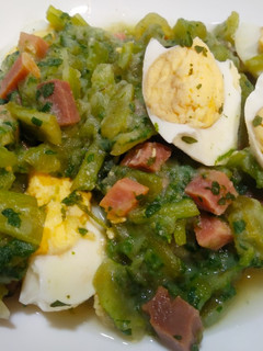 Una foto de Borrajas con huevos y jamón de Teruel