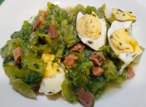 Una foto de Borrajas con huevos y jamón de Teruel