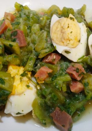 Una foto de Borrajas con huevos y jamón de Teruel