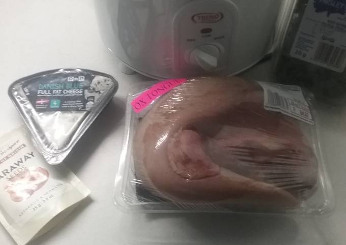 Recipe of Favorite Slow cooked ox tongue served with danish blue cheese sauce