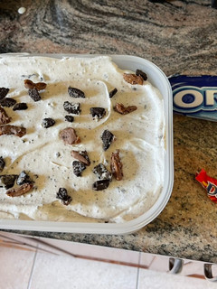 Φωτογραφία της συνταγής Παγωτό cookies & cream με κομματάκια σοκολάτας Daims
