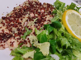 Salmón al horno con crema de hinojo y polvo de bacon