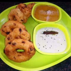 A picture of Medu Vada.