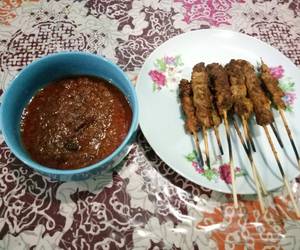 Fresh, Menyajikan Sate madura bumbu  kacang Mantul Banget