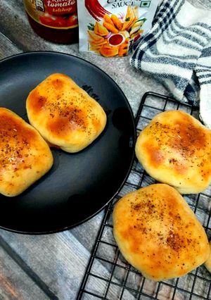 A picture of Pizza parcels.